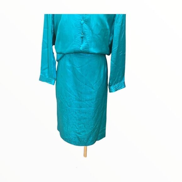 Timeless Elegance: Vintage 100% Silk Skirt Set - Picture 2 of 4